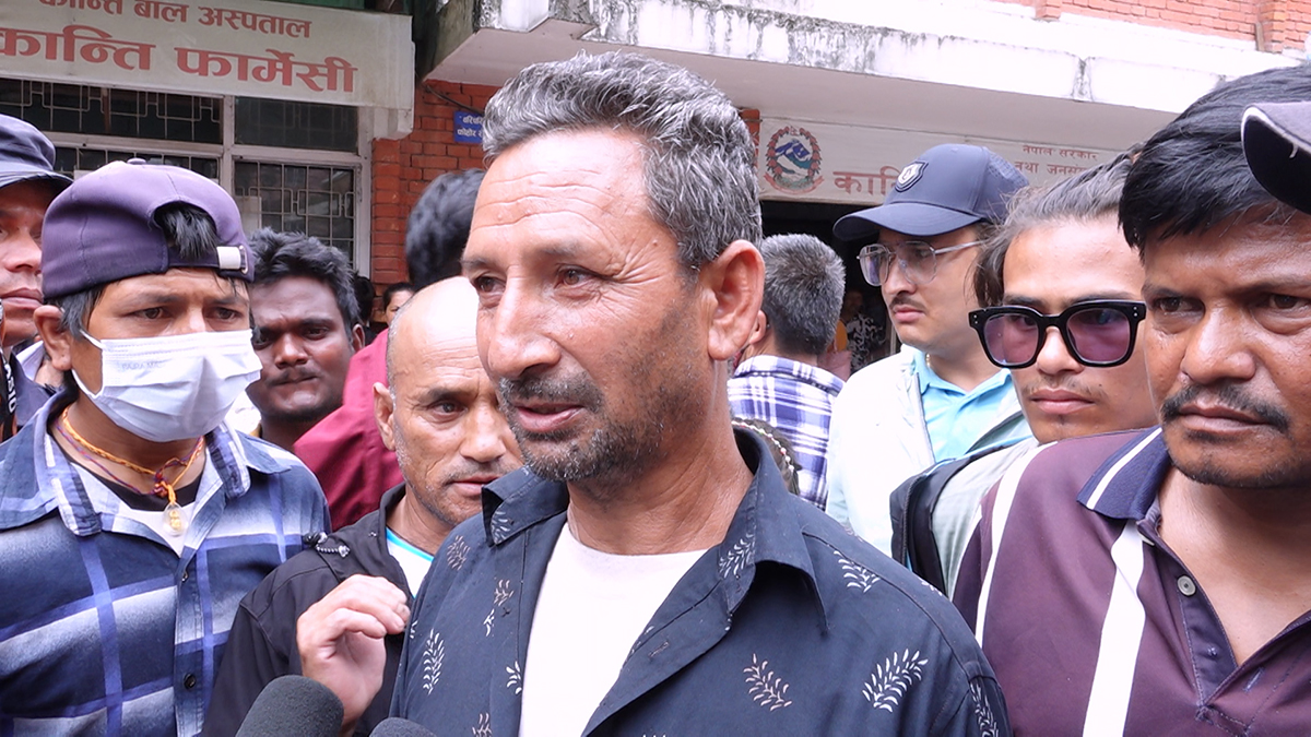 बालकको मृत्युपछि कान्ति बाल अस्पतालमा आफन्तको प्रदर्शन